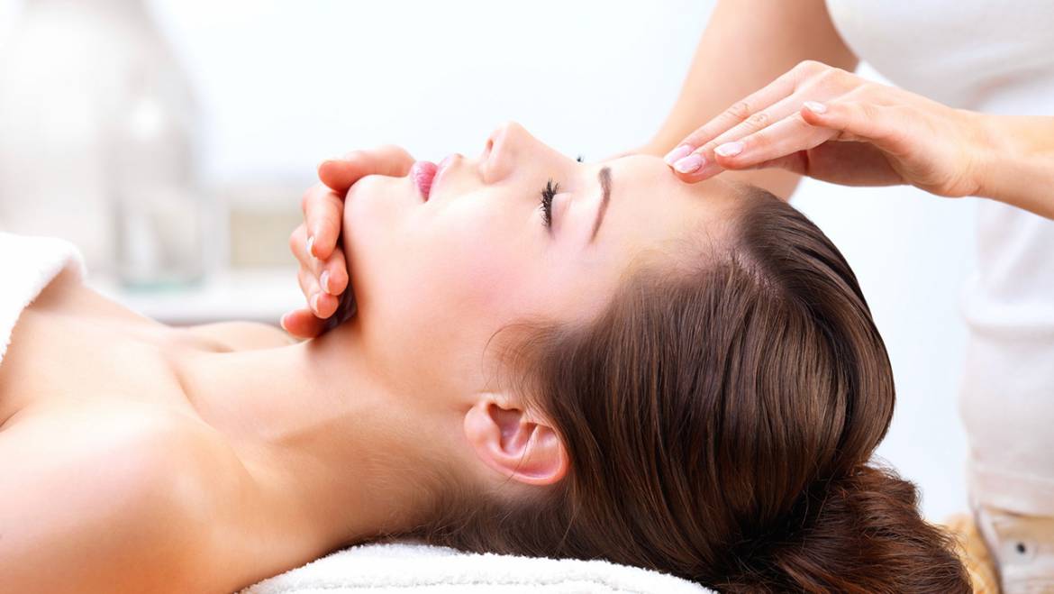 HEAD AND FACE MASSAGE